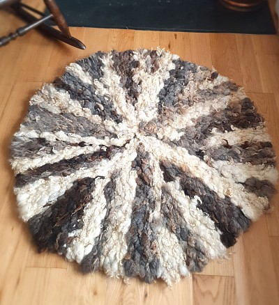 Round wool floor rug